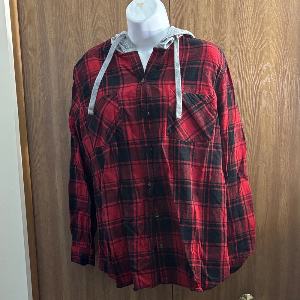 ❤️ Natural Reflections Red and Black Plaid Hooded Shirt